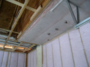 Floor above garage insulated for better floor temperature control